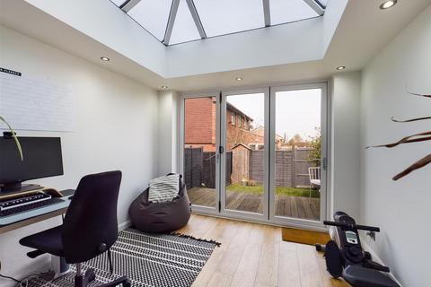 12 Chepstow Close, Crawley, RH10 7XF