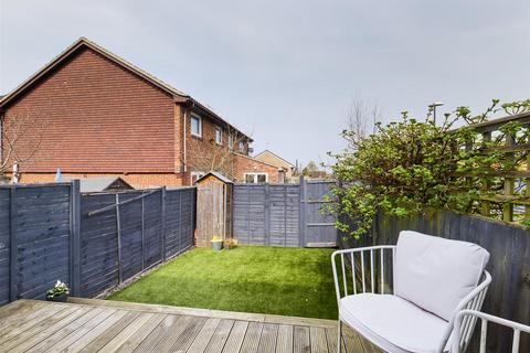 12 Chepstow Close, Crawley, RH10 7XF