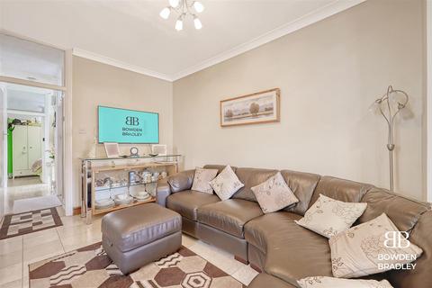 5 Lime Grove, Ilford, IG6 3DR