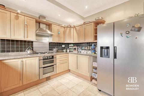 5 Lime Grove, Ilford, IG6 3DR
