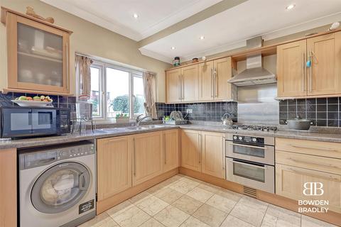 5 Lime Grove, Ilford, IG6 3DR