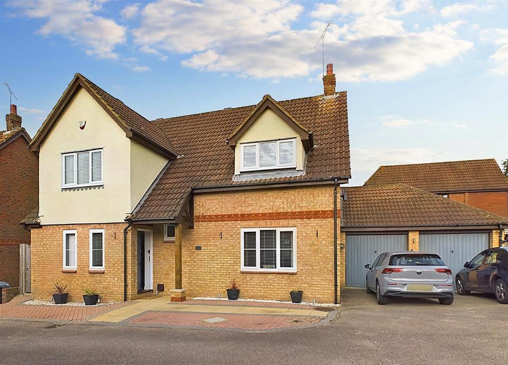 Chapman Road, Maidenbower RH10 4 bed detached house for sale £725,000