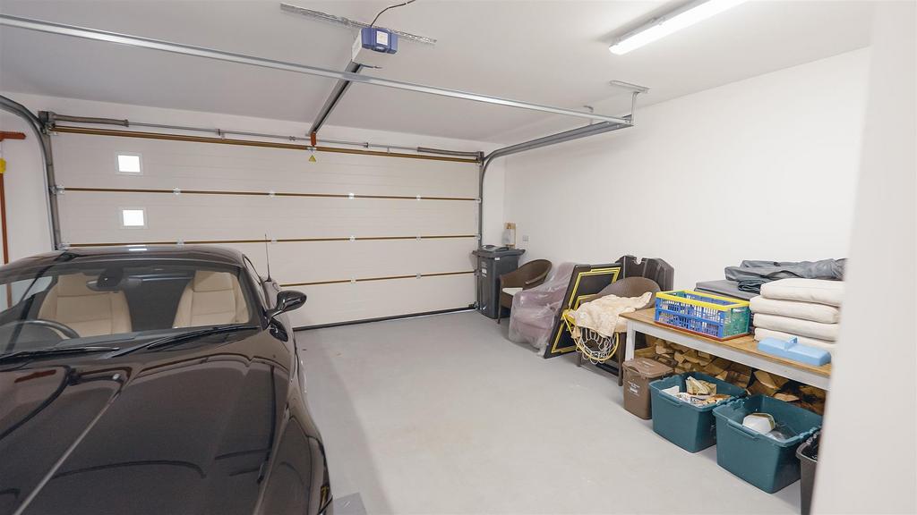 Garageshot1.jpg