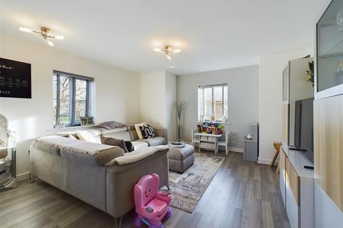 2 bedroom flat for sale, Daffodil Crescent, Crawley RH10