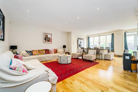 21 Cecil Road, London, W3 0DA