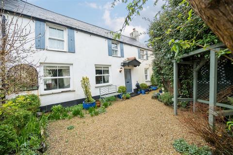 82 The Square, Hartland, Bideford, EX39 6BL