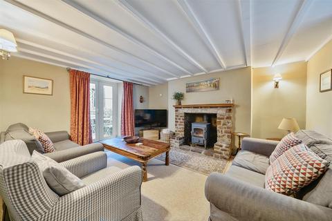 82 The Square, Hartland, Bideford, EX39 6BL