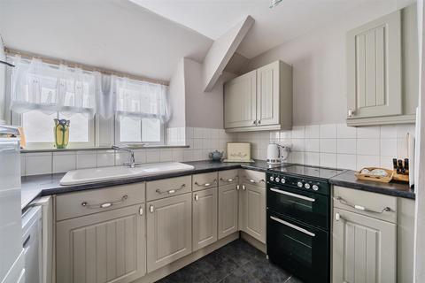 82 The Square, Hartland, Bideford, EX39 6BL