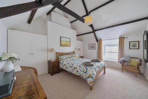 82 The Square, Hartland, Bideford, EX39 6BL
