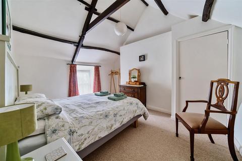 82 The Square, Hartland, Bideford, EX39 6BL