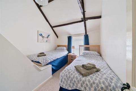 82 The Square, Hartland, Bideford, EX39 6BL