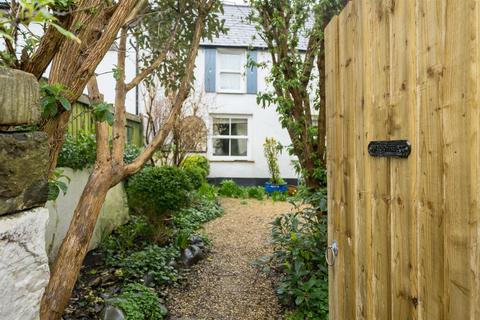 82 The Square, Hartland, Bideford, EX39 6BL