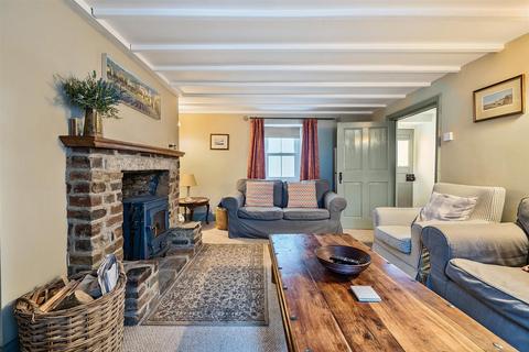 82 The Square, Hartland, Bideford, EX39 6BL