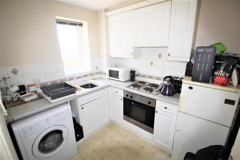 1 bedroom terraced house to rent, Lyon Close, Crawley RH10