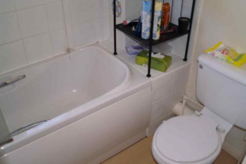undefined, Lyon Close, Crawley RH10