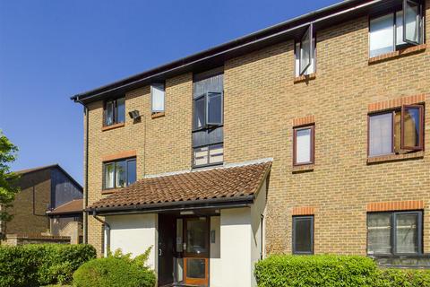 9 Whitecroft, Horley, RH6 9BZ