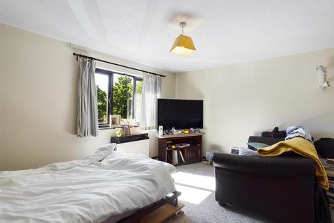 9 Whitecroft, Horley, RH6 9BZ