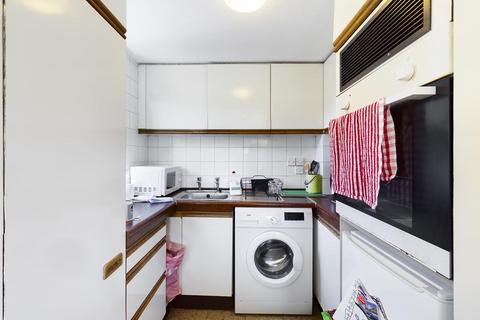 9 Whitecroft, Horley, RH6 9BZ