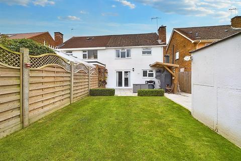 3 bedroom semi-detached house for sale - Parkway, Pound Hill RH10