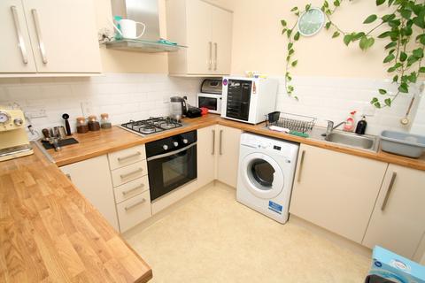 1 bedroom apartment to rent - Gresham Road, Staines-upon-Thames, TW18