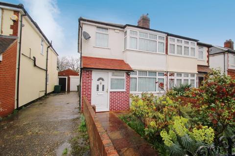 3 bedroom semi-detached house for sale - Petersfield Road, Staines-upon-Thames, TW18