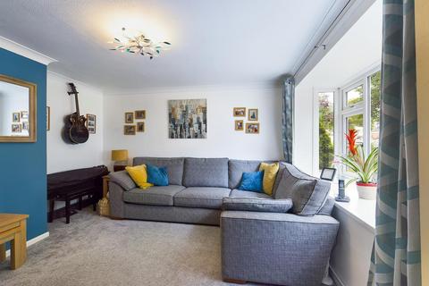 4 Arden Road, Furnace Green, Crawley, RH10 6HY