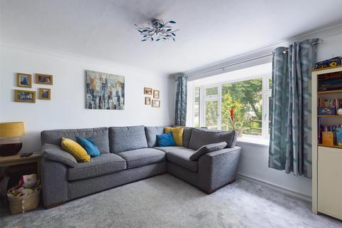 4 Arden Road, Furnace Green, Crawley, RH10 6HY