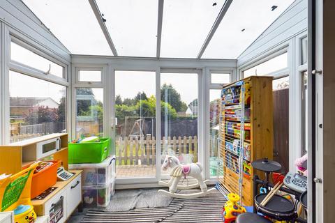4 Arden Road, Furnace Green, Crawley, RH10 6HY