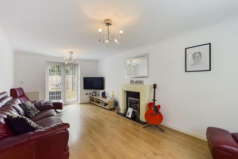 41 The Squires, Pease Pottage, Crawley, RH11 9BU