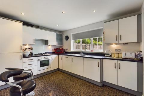 41 The Squires, Pease Pottage, Crawley, RH11 9BU
