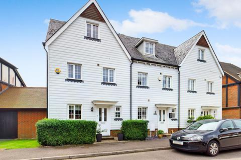 15 The Squires, Pease Pottage, Crawley, RH11 9BU