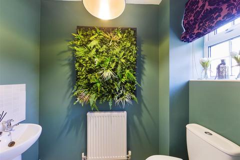 15 The Squires, Pease Pottage, Crawley, RH11 9BU