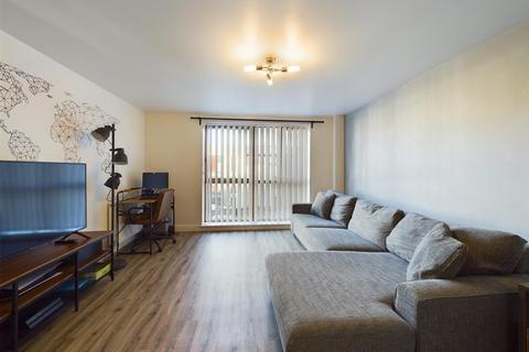 2 bedroom flat for sale, Commonwealth Drive, Three Bridges RH10