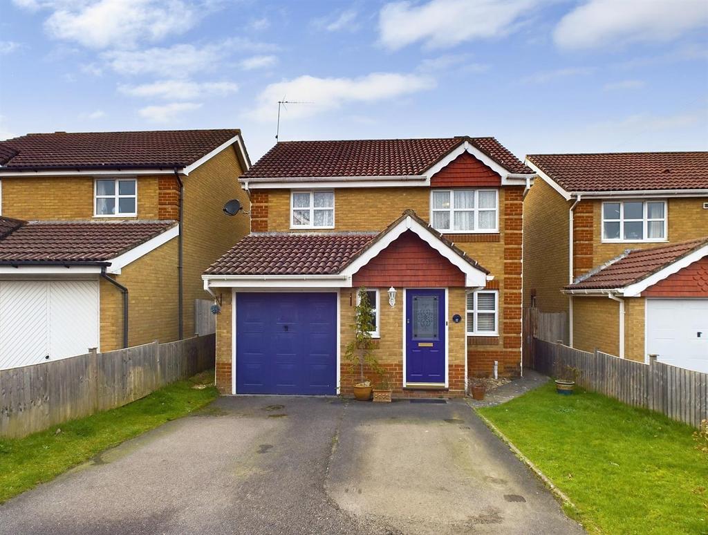 Carter Road, Crawley RH10 3 bed detached house for sale £450,000