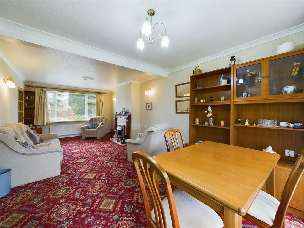 Lounge/Dining Room