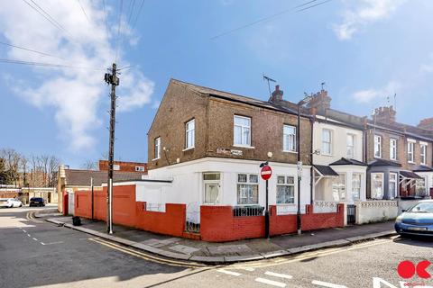 4 bedroom end of terrace house for sale, Greyhound Road, London N17