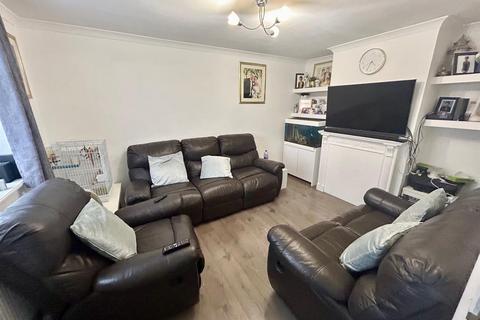 6 Bramley Shaw, Waltham Abbey, EN9 3NL
