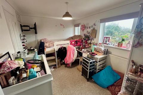 6 Bramley Shaw, Waltham Abbey, EN9 3NL