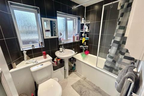 6 Bramley Shaw, Waltham Abbey, EN9 3NL