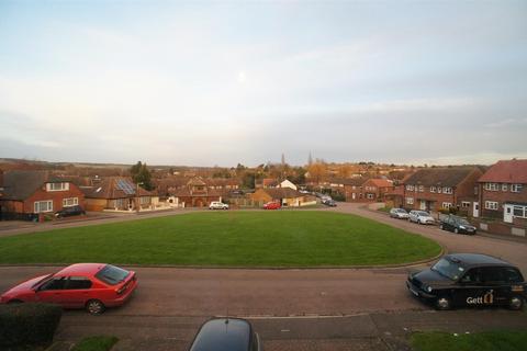 6 Bramley Shaw, Waltham Abbey, EN9 3NL