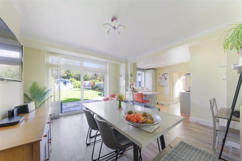 3 bedroom semi-detached house for sale - Commonfield Road, Banstead