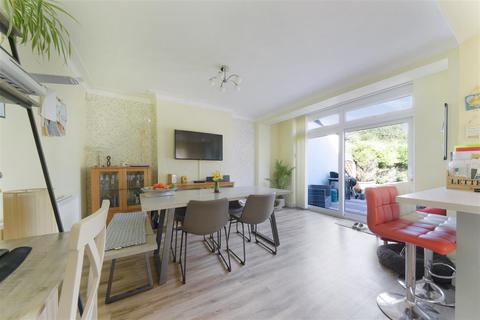 3 bedroom semi-detached house for sale, Commonfield Road, Banstead