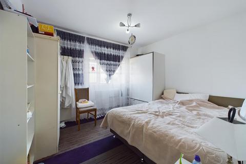 2 bedroom flat for sale - Gatwick Road, Crawley RH10