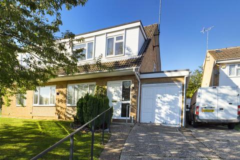 1 Wenlock Close, Crawley, RH11 8NH