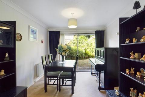 1 Wenlock Close, Crawley, RH11 8NH
