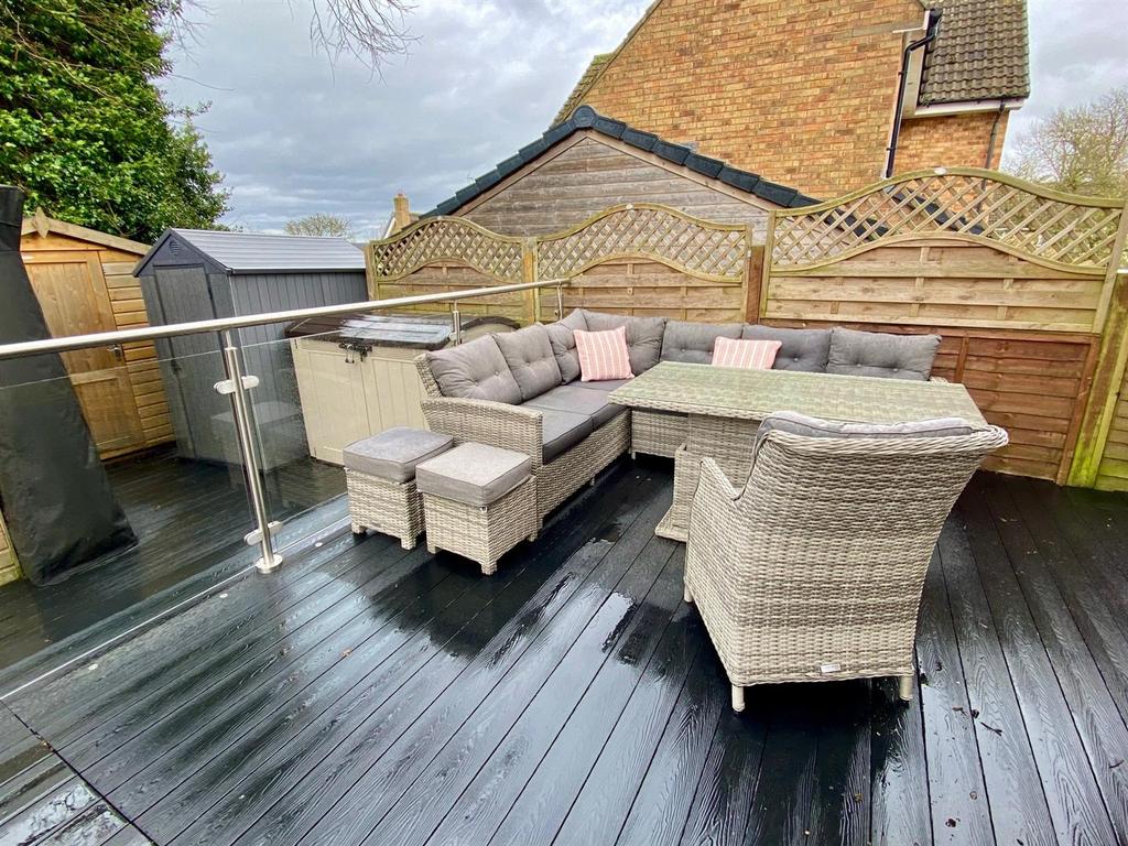 Cheviot way 11 decking.jpg
