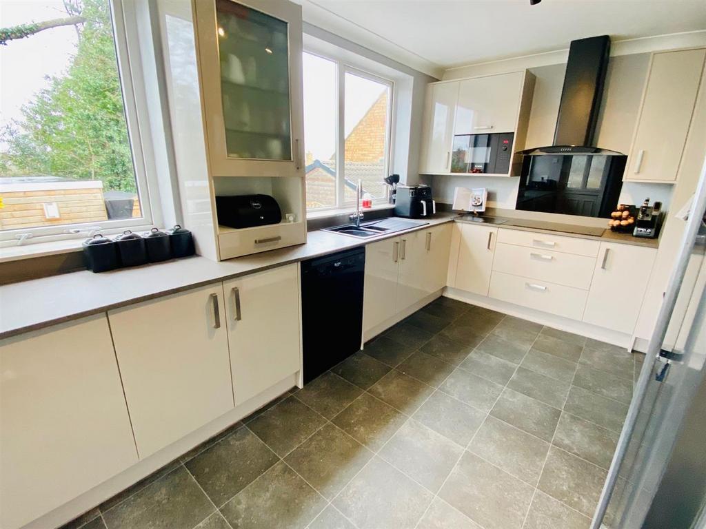 Cheviot way 11 kitchen.jpg