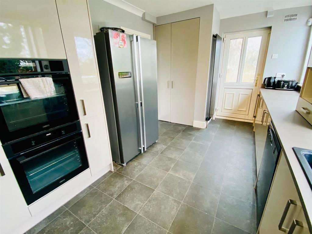 Cheviot way 11 kitchen 2.jpg