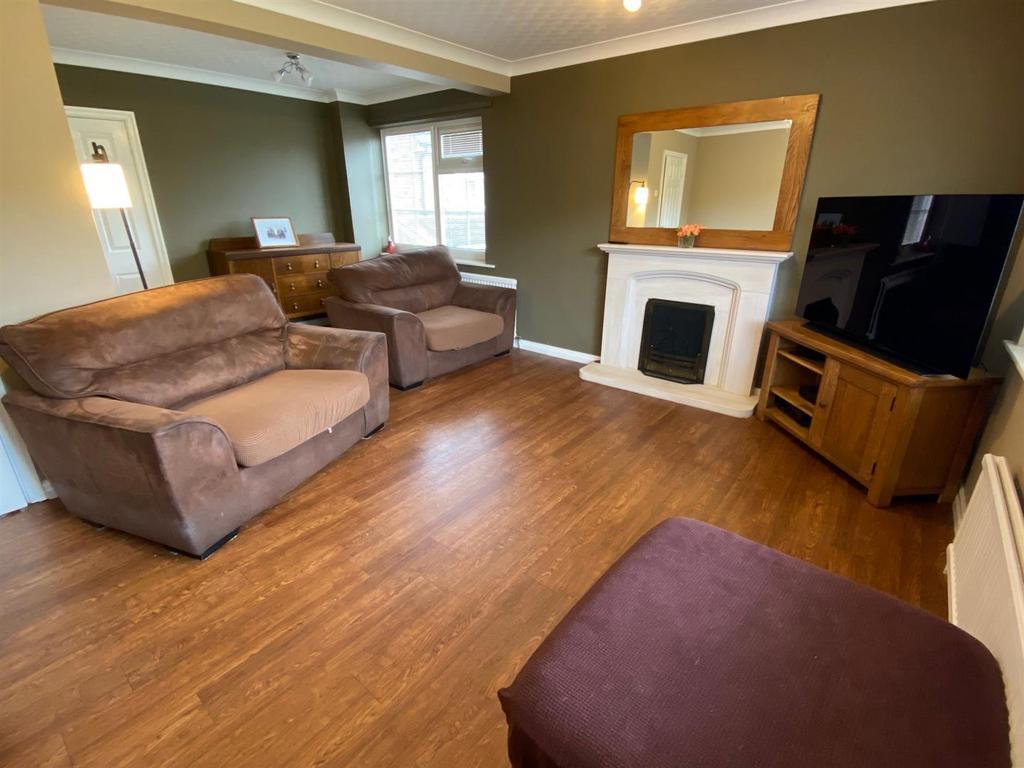 Cheviot way 11 lounge 3.jpg