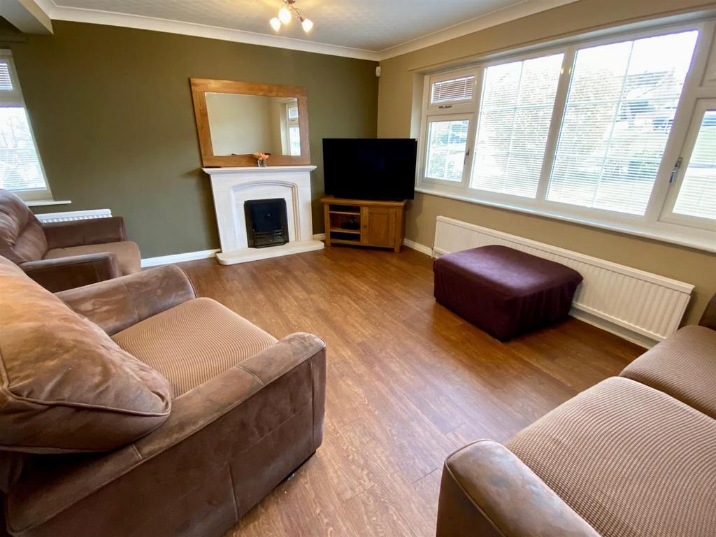 Cheviot way 11 lounge 2.jpg